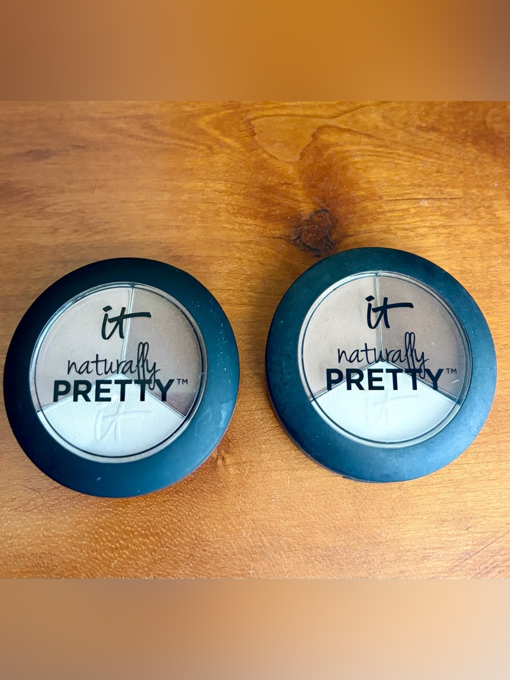 it cosmetics Naturally Pretty Neutral Eyeshadow Duo - Beige & Light Brown